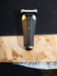 Aparat de ras electric pentru bărbați Braun Series 9 Pro+ 9517s, argintiu — defect, pentru piese: nu pornește/nu funcționează (stare: vezi a 2-a poză) 3