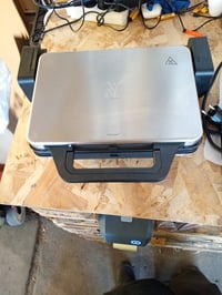 WMF Lono Kontaktgrill 2 az 1-ben asztali grill levehető mosogatógéptálló — hibás, alkatrésznek: nem fűt a grill (állapot: lásd a 2. képet) 3