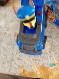 Mașină de poliție cu telecomandă PAW Patrol Chase cu efecte luminoase — defectă, funcționează parțial: eroare de control și întârziere mare (stare: vezi a 2-a imagine) 2