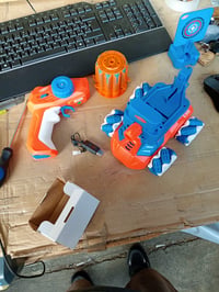 Mașină cu telecomandă Carrera 370240020 Nerf Blasting Car 2.4GHz Soft — defectă, funcționează parțial: paletă de antrenare ruptă (stare: vezi poza nr. 2) 4