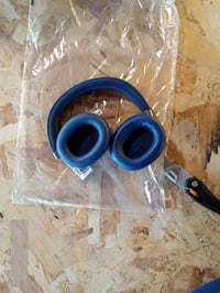 Bluetooth slúchadlá JBL Live 770NC s potlačením hluku, modré — chybné — chybné, na náhradné diely: Nenabíjajú sa (stav: pozri 2. obrázok) 2