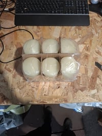 Hladká stĺpová sviečka Bolsius, farba slonová kosť, 6 ks, 20x7 cm, doba horenia 75 hodín, bez vône — 2 ks mierne poškodené (stav: pozri 2. obrázok) 2