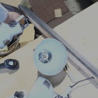 EGLO Barnstaple 3 égős vintage mennyezeti spotlámpa – ipari dizájn, rozsdás acél és fa — Az egyik búra horpadt (állapot: lásd a 2. képet) 2