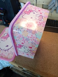 Cutie de depozitare pentru copii Stor Hello Kitty cu închidere prin clips, 13 litri, recipient din plastic pentru jucării, cu model floral roz 5