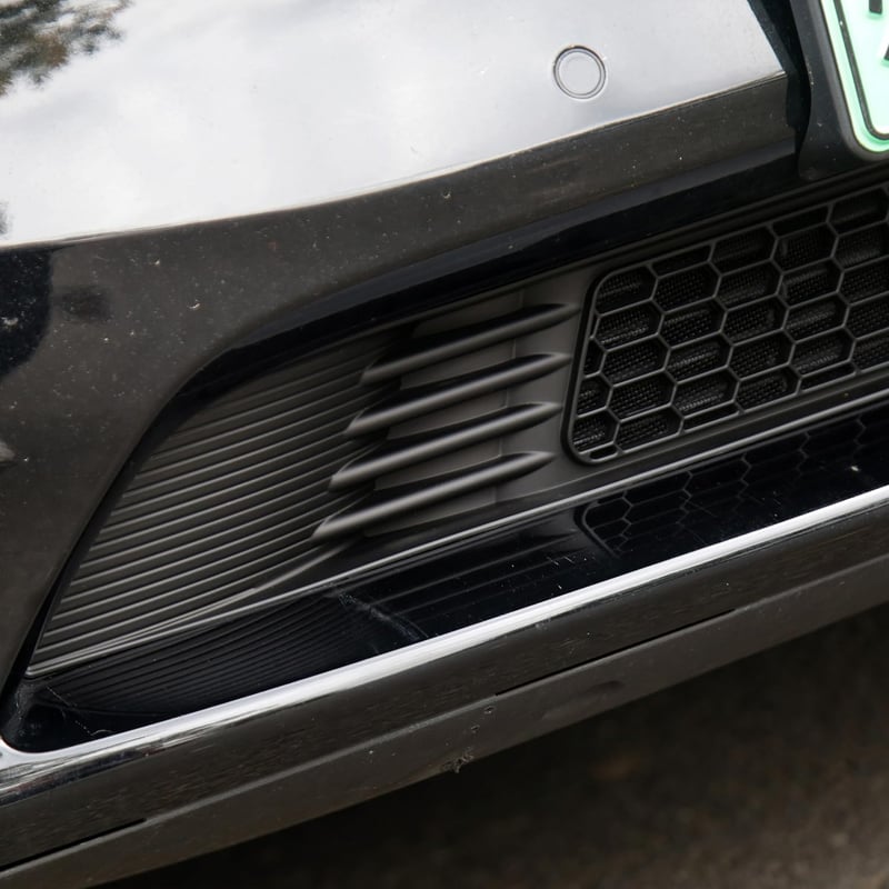 Leikaendi Első Hűtőrács Védőháló Tesla Model Y 2020-2024 - Kétrészes Légkivezető Lökhárító Betét Szett, Külső Autó Kiegészítő