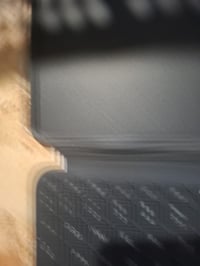 Klávesnicové puzdro Logitech Combo Touch pre iPad Pro 11" (M4, M5) — na 1 mieste poškrabané a gumený povrch je miestami opotrebovaný (stav: viď 2. obrázok) 6