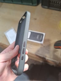 Tkany kryt MagSafe na Apple iPhone 17 Pro čierny – používaný, s kozmetickým poškodením — Je vydutý (stav: pozri 2. obrázok) 3