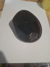 Hama ergonomikus vertikális vezeték nélküli egér jobbkezes 1800 DPI — hibás, részben működik: nem működő görgő (állapot: lásd a 2. képet) 4