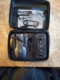 TTROARDS TT19 Dron s 1080p kamerou - Chybný, čiastočne funkčný — chybný, funguje len čiastočne: vypadáva batéria (stav: pozri 2. obrázok) 2