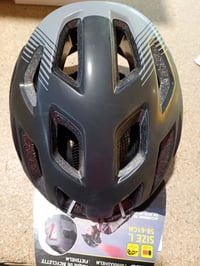 Cyklistická prilba Dunlop s červeným LED svetlom, 3 svetelné režimy, čierna, veľkosť L — na vrchnej časti sú mikro škrabance (stav: pozri 2. obrázok) 2