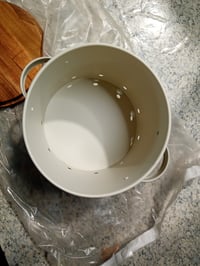 WENKO Aria fém tárolódoboz akácfa fedéllel, 3,8 l, légáteresztő, Ø 18 x 16,5 cm, bézs – — alsó horpadás és kopás (állapot: lásd a 2. képet) 3