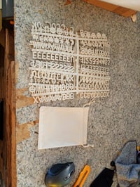 Panou cu litere MHYMX 25x25 cm, tablă de afișaj din fetru cu ramă de lemn neagră, include set de litere, cifre și săculeț de depozitare 2