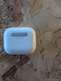 Bezdrôtové slúchadlá Apple AirPods 3. generácie s nabíjacím puzdrom MagSafe (2022) – používané 3