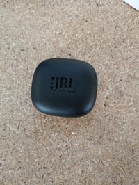 Bezdrôtové slúchadlá JBL Wave Flex 2 True Wireless – čierne, vodoodolnosť IP54, 40-hodinová výdrž batérie, nabíjanie cez USB-C, používané 2