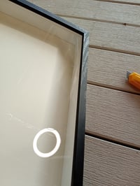 WISYOK 3D tieňový rám na fotky A4, čierny, 31x22,5x4,5 cm, hĺbka 3 cm — jeden dlhší škrabanec na plexiskle (stav: pozri 2. obrázok) 3