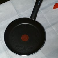 Panvica Tefal C38804 24 cm, titánový nepriľnavý povrch, indikátor teploty — veľmi minimálna deformácia pri rukoväti (stav: pozri 2. obrázok) 2