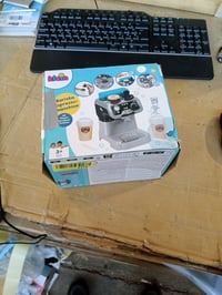 Set de joacă espressor barista Theo Klein 9510 - cu rezervor de apă, funcție de curgere, capsule de cafea și cești, de la 3 ani, desigilat 2