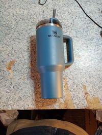 Stanley Quencher H2.0 FlowState termo boca sa slamkom, Blue Spruce plava, 1,2 L (1180 ml) - rabljeno stanje (stanje: vidi 2. sliku) 2
