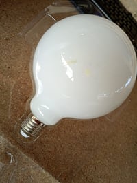 Bec LED cu filament Velamp Opal G125 Globe, E27, 22W, 3650lm, 4000K — defect, funcționează parțial: pată galbenă pe sticla becului (stare: vezi a 2-a imagine) 3