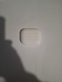 Apple AirPods — MagSafe töltőtok (alkatrész) 2
