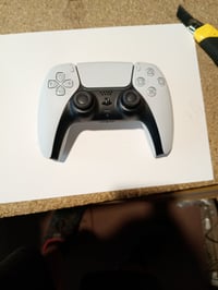 Bezdrôtový ovládač Sony DualSense pre PS5 biely – používaný stav 2
