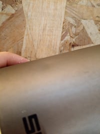 Bidon sport din aluminiu SIGG Traveller Smoked Pearl 0,6 L - pentru băuturi carbogazoase — ușoară indentare laterală (stare: vezi a 2-a imagine) 2