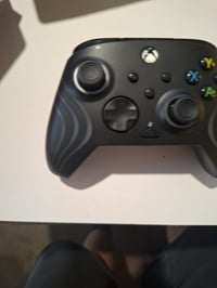 Kábový RGB ovládač Turtle Beach Afterglow Wave pre Xbox Series X/S, Xbox One a Windows PC – čierny, s programovateľnými tlačidlami 3