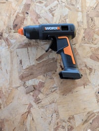 Akumulátorová tavná lepiaca pištoľ WORX WX045.9 20V 60W 200°C s ochranou proti odkvapkávaniu, 10 ks lepiacich tyčiniek, kompatibilná s PowerShare, bez akumulátora 2