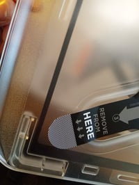 Spigen Glas.tR EZ Fit Tesla Model Y L, Standard, Premium 2026 i Performance — ogrebotine po sredini i sa strane (stanje: vidi 2. sliku) 3