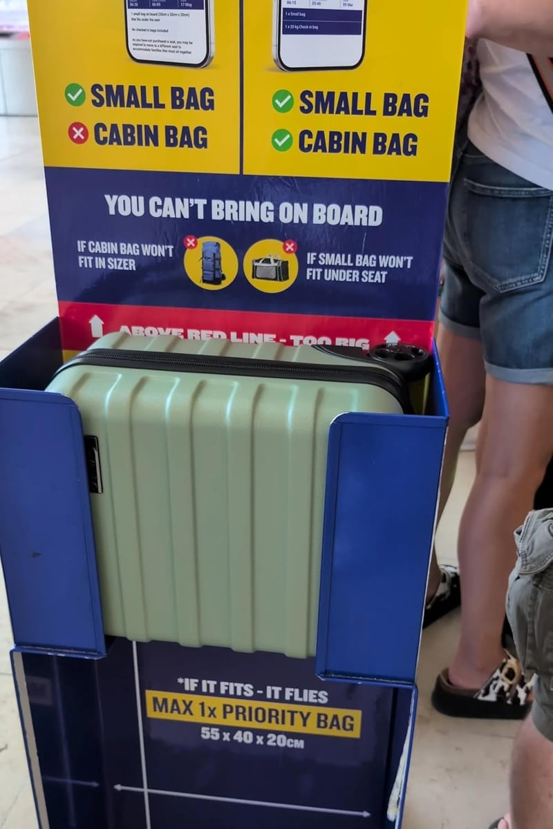 Cabin Max Anode Kabin Bőrönd Könnyű Merevfalú 4 Kerekű Kombinációs Zárral