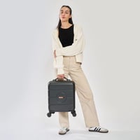 Cabin Max Anode Kézipoggyász Bőrönd 30L 45x36x20cm Repülőgépes Utazótáska Unisex Könnyű Kemény Tok 4