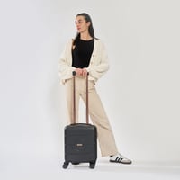 Cabin Max Anode Kézipoggyász Bőrönd 30L 45x36x20cm Repülőgépes Utazótáska Unisex Könnyű Kemény Tok 5