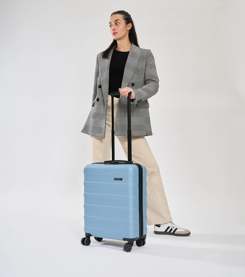 Cabin Max Anode Könnyű Kemény Héjú Bőrönd - 55x40x20 cm Kézipoggyász 4 Kerékkel és Kombinációs Zárral, Fapados Légitársaságokkal Kompatibili