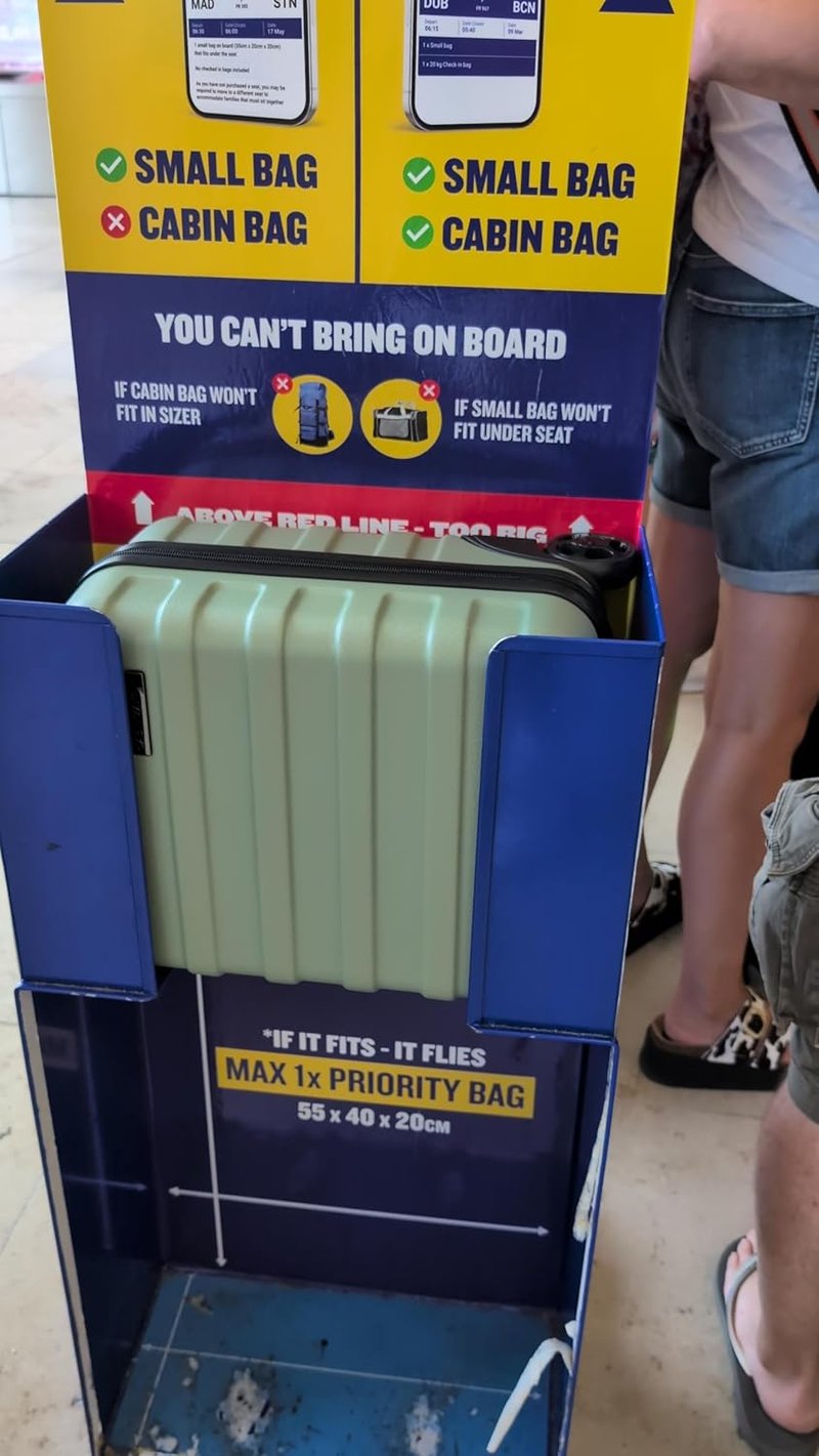 Cabin Max Anode Wizz Air Easyjet Fedélzeti Bőrönd 24L Inca Zöld 40x30x20cm