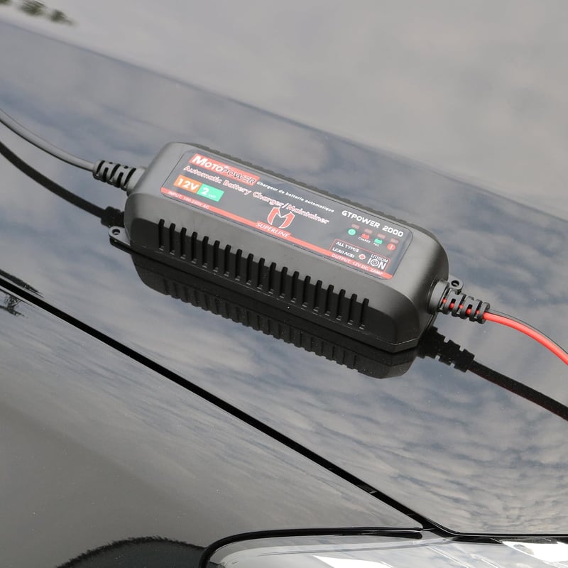 MOTOPOWER MP00207A 12V 2A Akkumulátor Töltő SAE Gyorscsatlakozóval - Autó, Motor Akkutöltő Krokodilcsipesszel és Gyűrűs Csatlakozóval