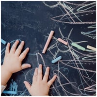 Folie tablă autoadezivă Calaisco 200x45 cm, suprafață pentru cretă, include 5 crete colorate, folie tablă școlară cu lipire pe perete 8