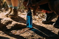 Športová fľaša CamelBak Thrive Flip Straw 20 oz – ventil On-the-Go Flow – protiprachový uzáver – otočná rukoväť – na turistiku a cestovanie autom – Oxford blue 7