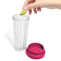 Fľaša na vodu s lúhovačom ovocia CampTeck U4277, 1000 ml, materiál Tritan bez obsahu BPA, nepriepustný uzáver, poistka a rukoväť, ružová 4