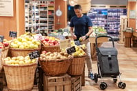 Carlett Classic Family Bevásárlókocsi 4 Kerékkel, 64 L Táska 32 kg-ig + 12 L Hűtőtáska, Állítható Fogantyú, Biztonsági Fék, Zöld 4