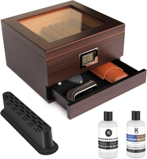 Umidificator de trabucuri CASE ELEGANCE din lemn de cedru, finisaj cireș, lucrat manual, cu higrometru digital, capacitate 25-50 bucăți