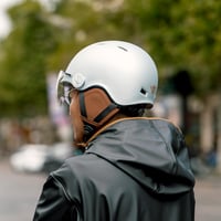 CASR Style cyklistická prilba so štítom a odnímateľnými chráničmi uší, mestská prilba pre dospelých na e-bike, kolobežku a skateboard, odvetraná, nastaviteľná, veľkosť L 3