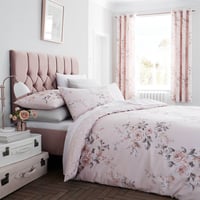 Cuvioasă de pat Catherine Lansfield Canterbury – Model cu flori roz pal, 168 x 183 cm 4