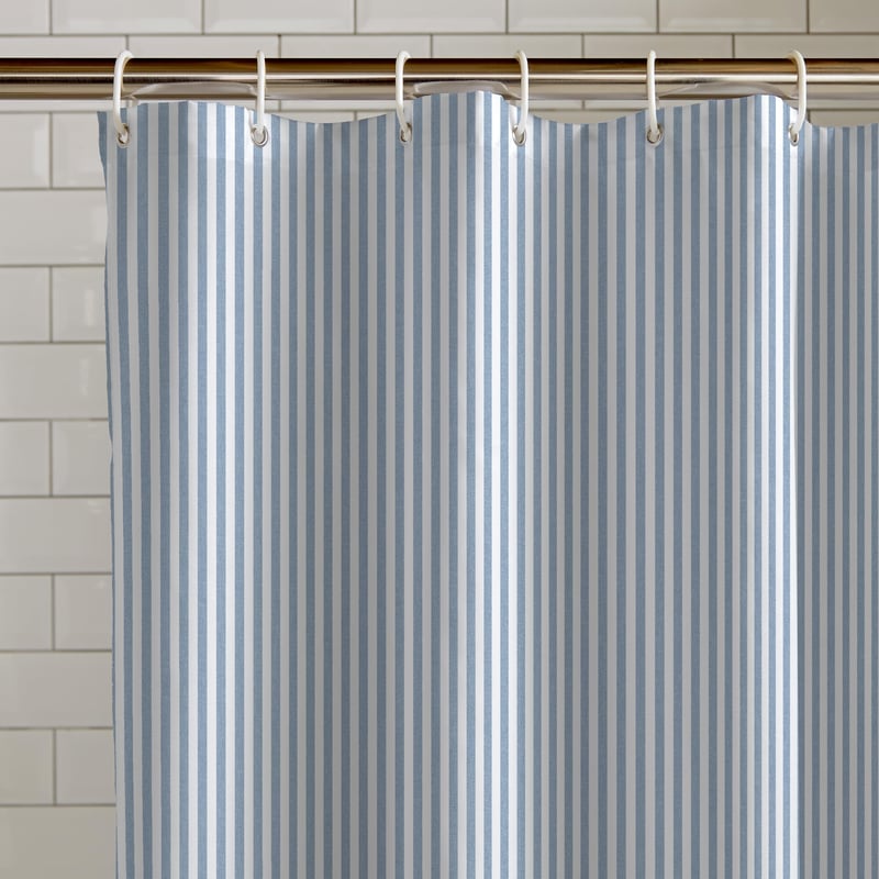 Sprchový záves Catherine Lansfield Timeless Stripe modrý 180x180 cm s pruhovaným vzorom, dekorácia do kúpeľne