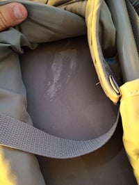 Scaun de masă portabil pentru bebeluși Bebeconfort Malva, 6 luni-3 ani (15 kg), pliabil, ușor (1,8 kg), culoarea Mineral — pată pe șezut (stare: vezi a 2-a imagine) 2