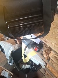 Geantă frigorifică cartrend 30 L, cu cablu de alimentare auto 12V, curea de umăr reglabilă, buzunar frontal cu fermoar și 2 buzunare laterale din plasă 6