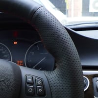 Husă volan MEWANT din piele ecologică neagră/velur, antiderapantă, personalizabilă, pentru modelele BMW E90 320i 325i 330i 335i E87 120i 130i 120d 3