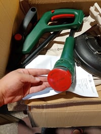 Akumulátorový vyžínač Bosch EasyGrassCut 18V-230 – Používaný, neúplný (bez akumulátora a nabíjacieho kábla) (stav: pozri 2. obrázok) 2