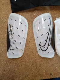 Nike Mercurial Lite DN3611-100 štitnici za potkoljenicu uniseks, bijelo/crni, veličina S, lagani nogometni štitnici s mrežicom za pričvršćivanje 4