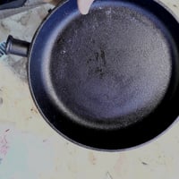 LIYGAOF tava od lijevanog željeza 25 cm, neprijanjajuća indukcijska ploča s drškom od punog drva, sve — zahtijeva čišćenje (stanje: vidi 2. sliku) 2
