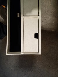 BIGSO BOX OF SWEDEN TED Suport pentru monitor – Stand pentru ecran bej cu 2 sertare și — ruptură de material în partea stângă (stare: vezi a 2-a imagine) 3